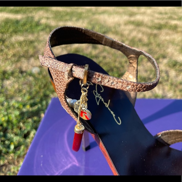 Report Signature Pepper, wood with metal studs and gold heels with charms! 🌶 - Picture 8 of 15